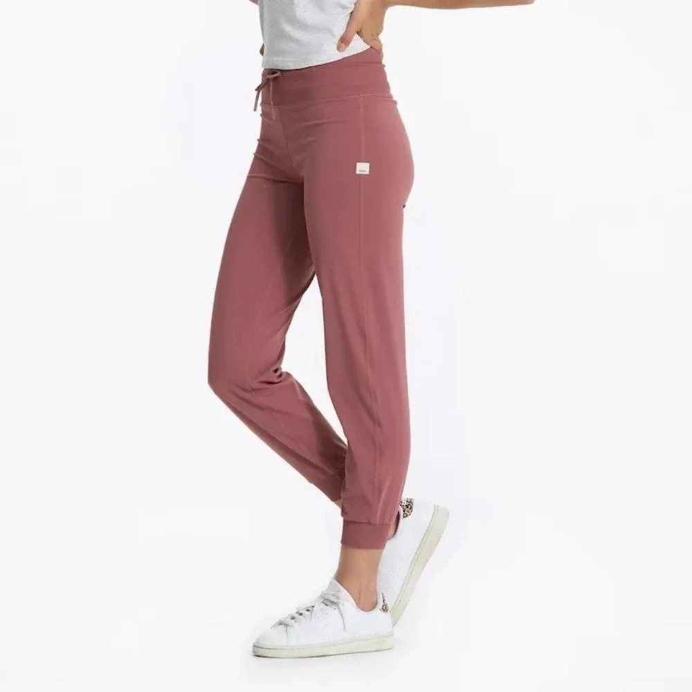 $98 Vuori Daily Leggings Size M In Rosewood - Picture 4 of 11
